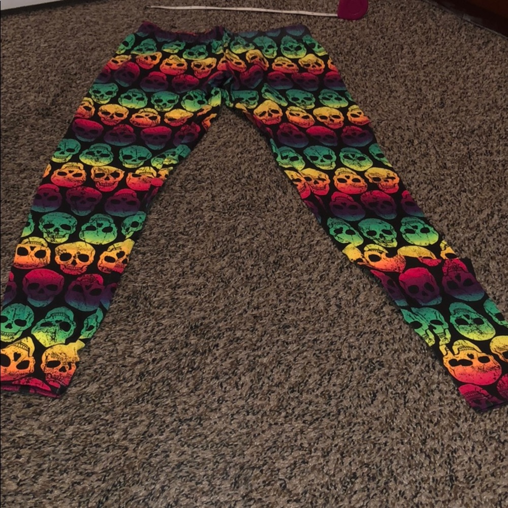 Rainbow Skull Capri Leggings